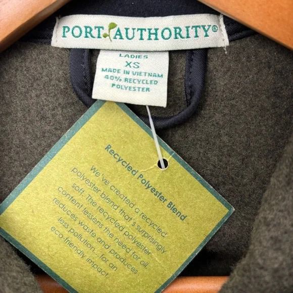 NWT Women’s Olive Green Fleece Vest zip up Jacket, layering Fall/winter, Size XS - Picture 3 of 8